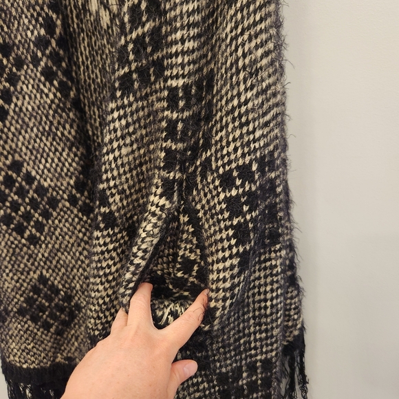 BCBGMaxAzria Fringed Sweater Vest - Picture 2 of 10